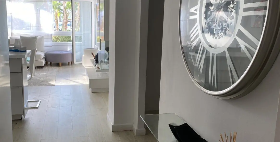 Sale of ground floor apartment in Puerto Banús 2