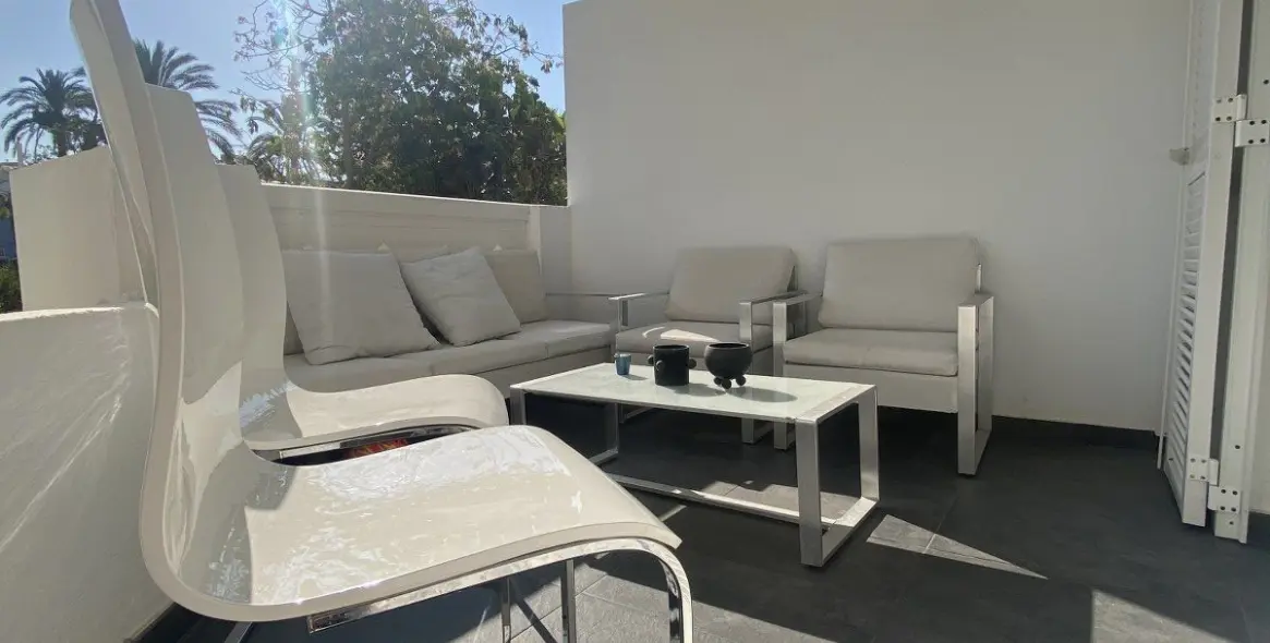 Sale of ground floor apartment in Puerto Banús 14