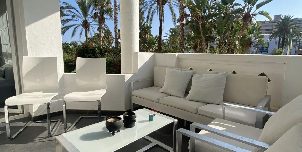 Sale of ground floor apartment in Puerto Banús 15
