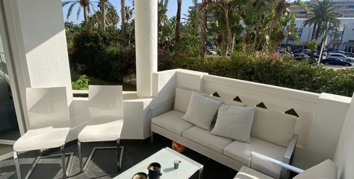 Sale of ground floor apartment in Puerto Banús 19