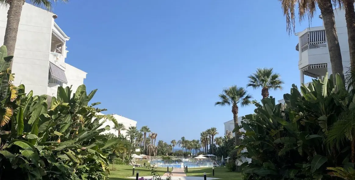 Sale of ground floor apartment in Puerto Banús 36