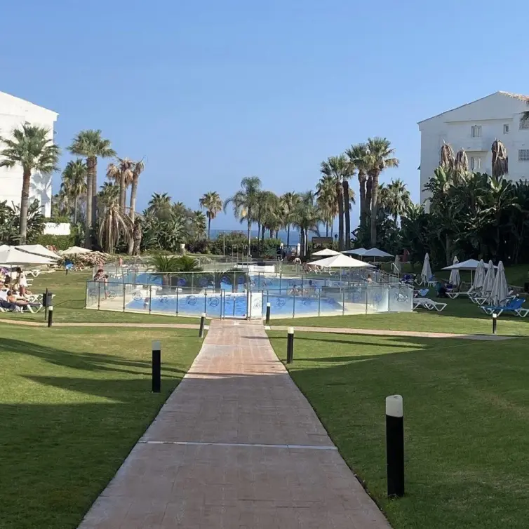 Venta de apartamento en planta baja en Puerto Banús