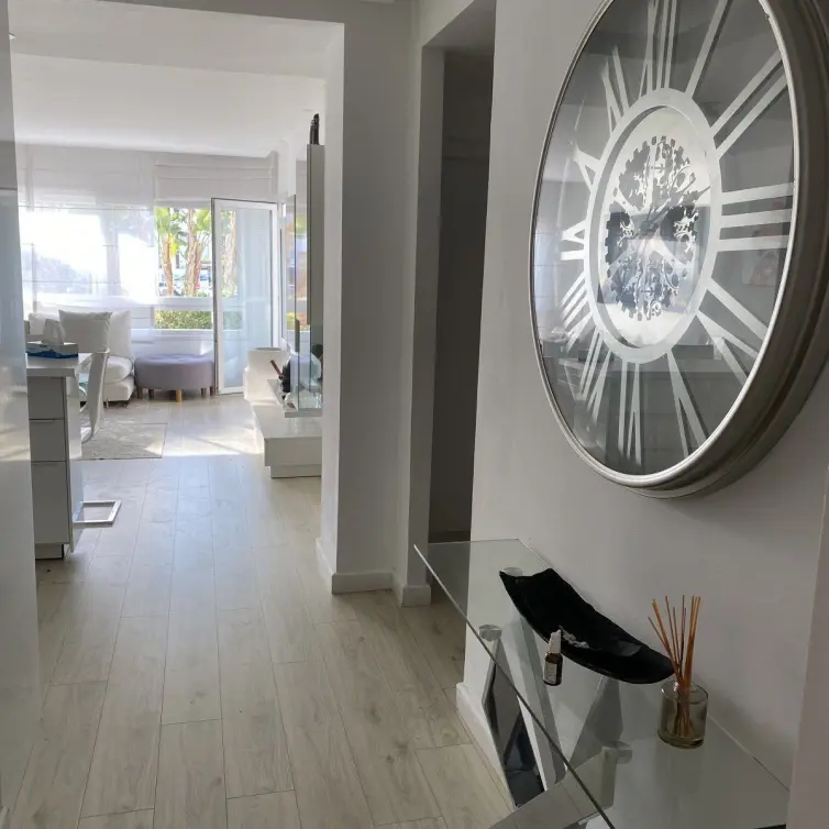 Venta de apartamento en planta baja en Puerto Banús