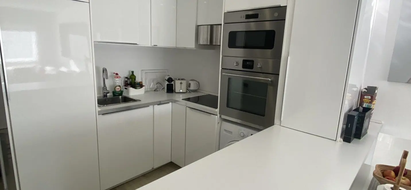 Venta de apartamento en planta baja en Puerto Banús 2
