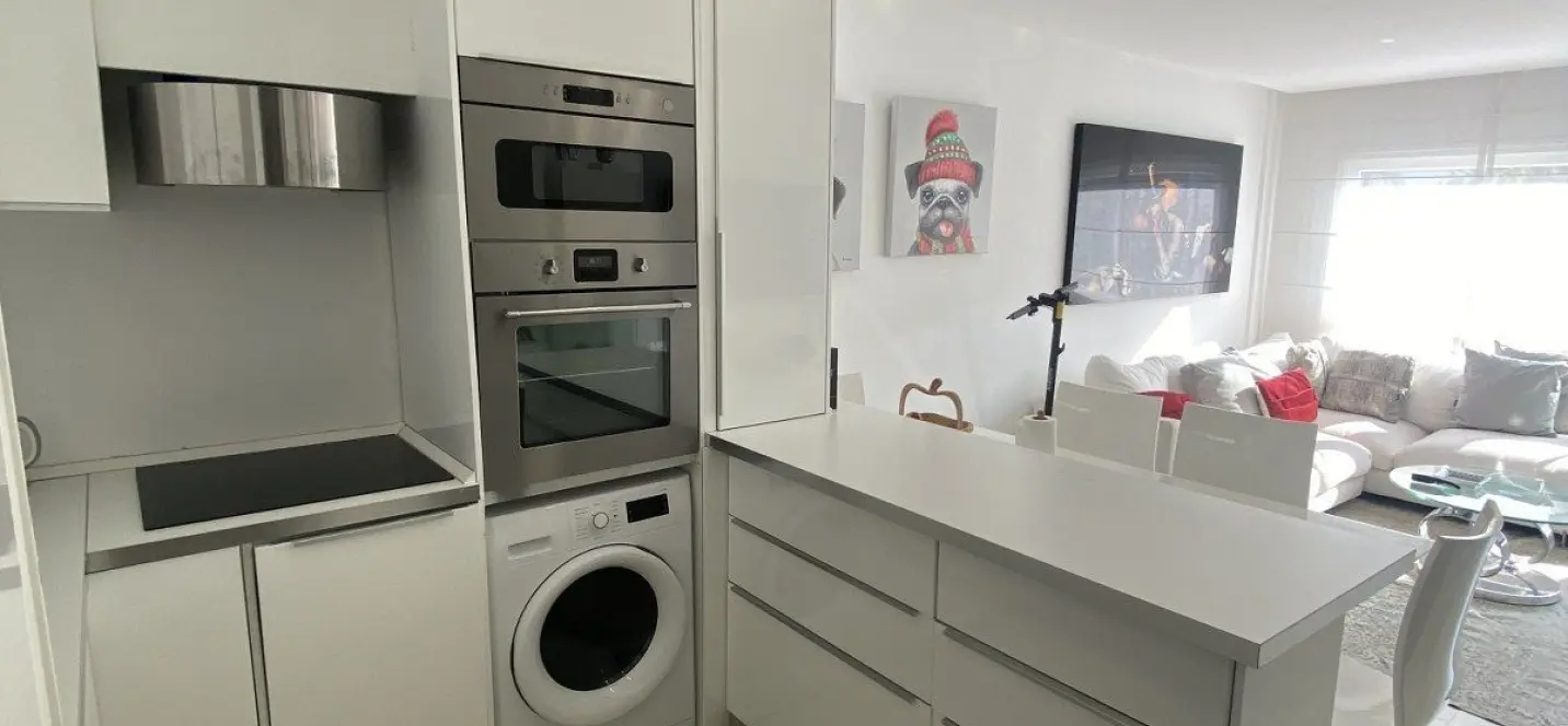 Venta de apartamento en planta baja en Puerto Banús 4