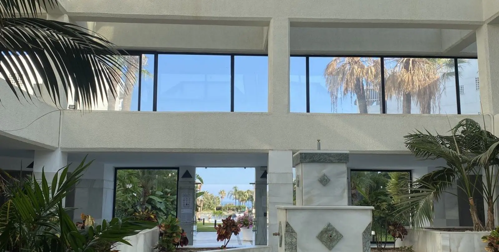 Sale of ground floor apartment in Puerto Banús 38
