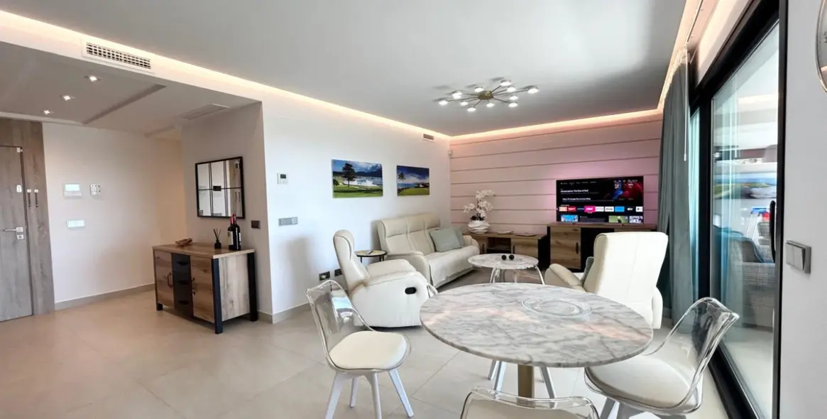 Sale of middle floor apartment in La Quinta 5