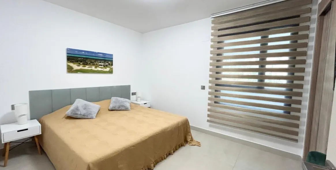 Sale of middle floor apartment in La Quinta 10