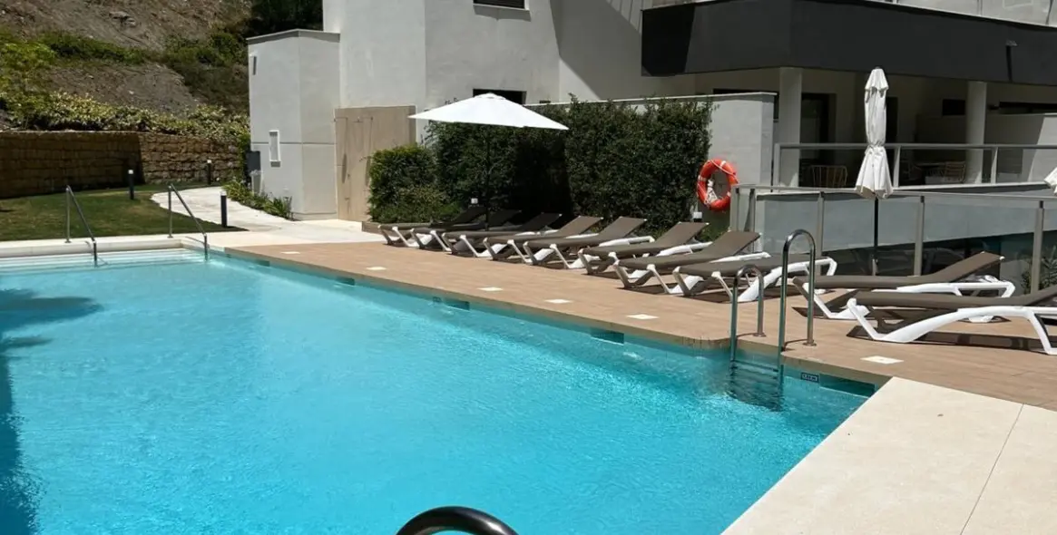 Sale of middle floor apartment in La Quinta 11