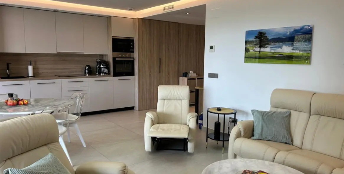 Sale of middle floor apartment in La Quinta 13