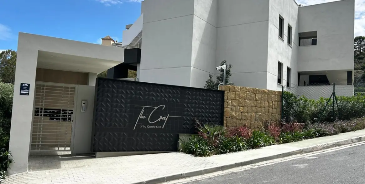 Sale of middle floor apartment in La Quinta 16