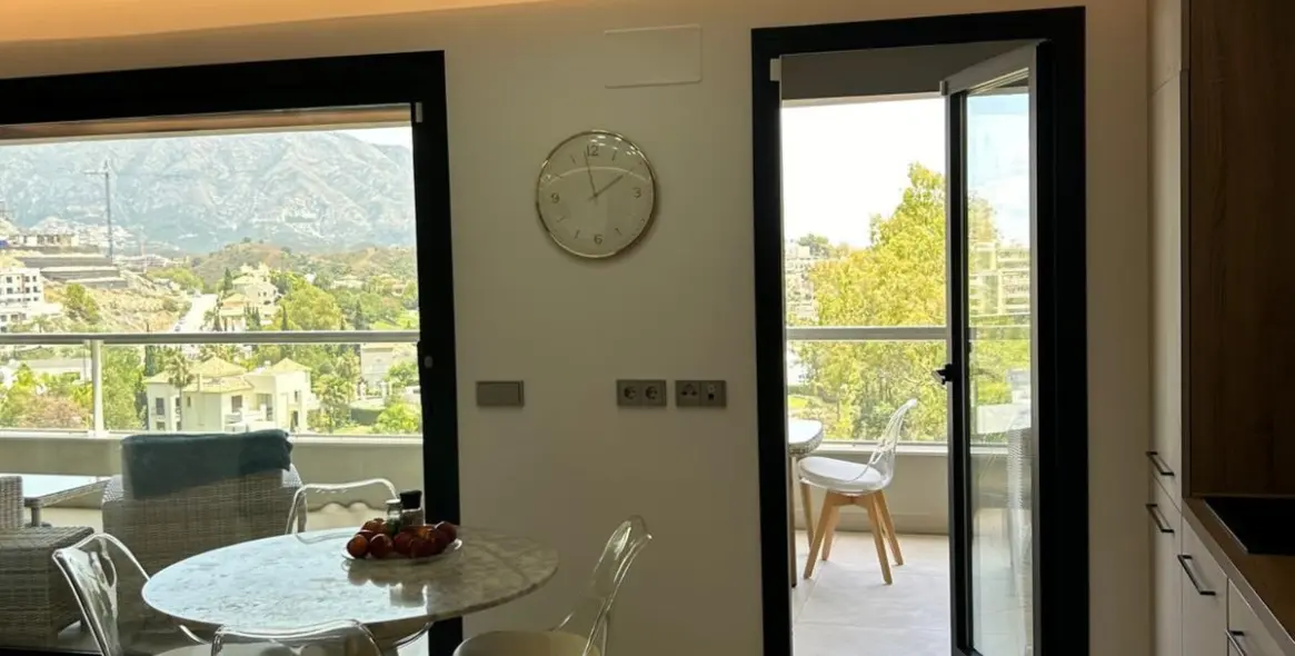 Sale of middle floor apartment in La Quinta 20