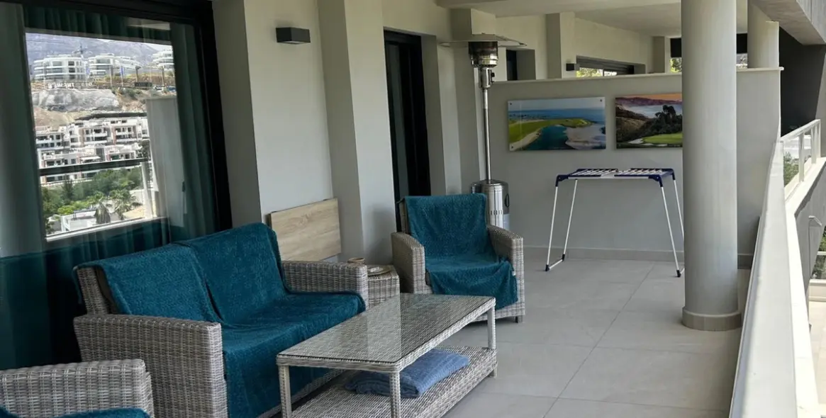 Sale of middle floor apartment in La Quinta 24