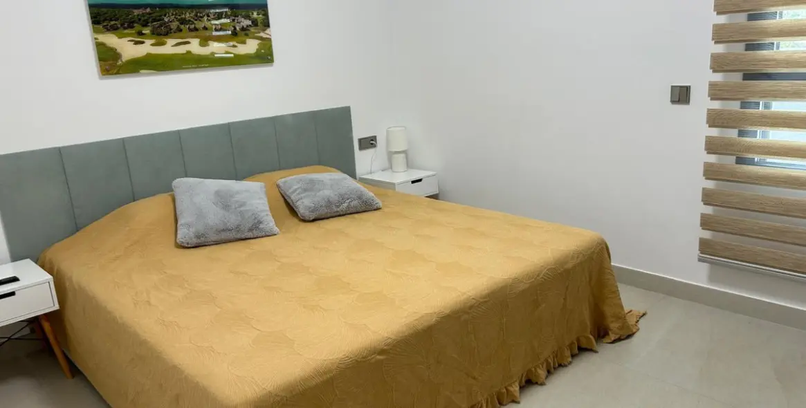 Sale of middle floor apartment in La Quinta 27