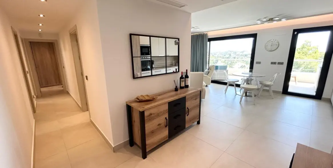 Sale of middle floor apartment in La Quinta 28