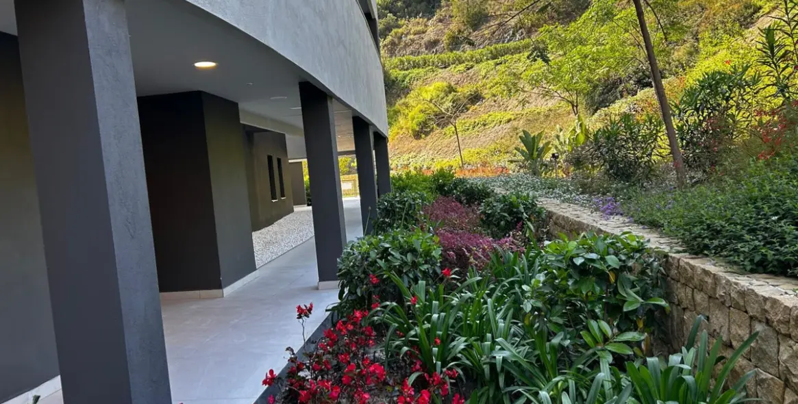 Sale of middle floor apartment in La Quinta 38