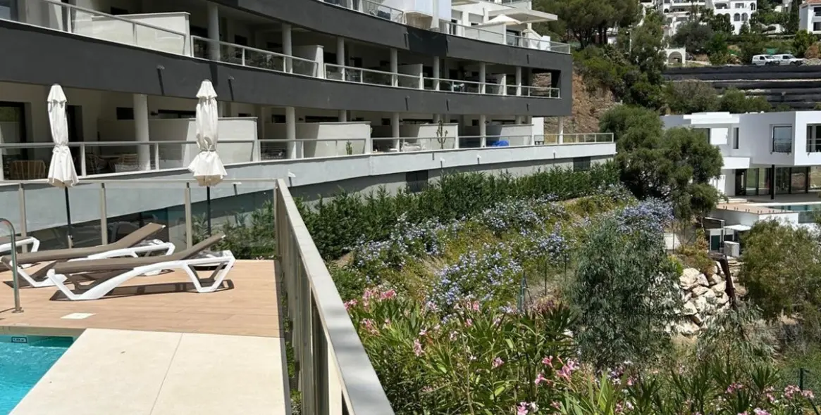 Sale of middle floor apartment in La Quinta 40