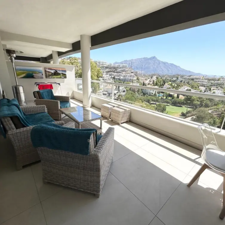 Sale of middle floor apartment in La Quinta