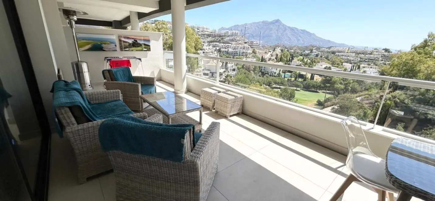 Sale of middle floor apartment in La Quinta 0