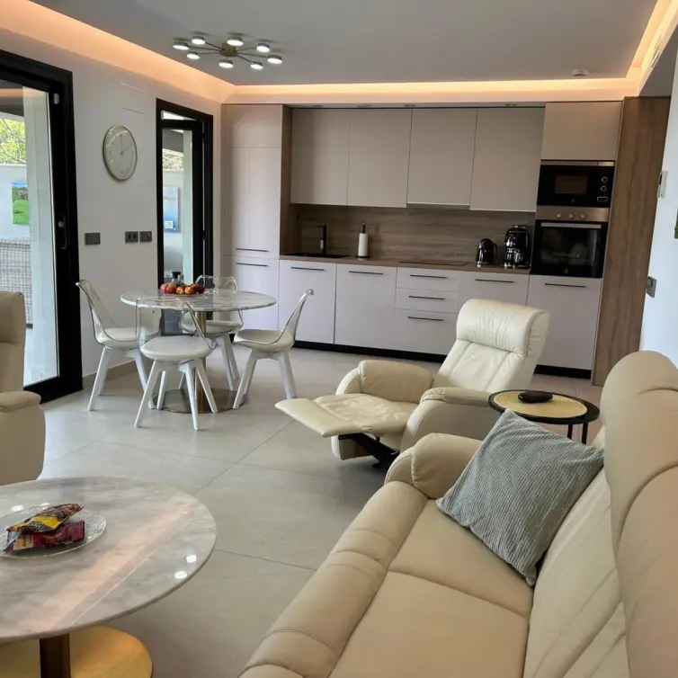 Sale of middle floor apartment in La Quinta