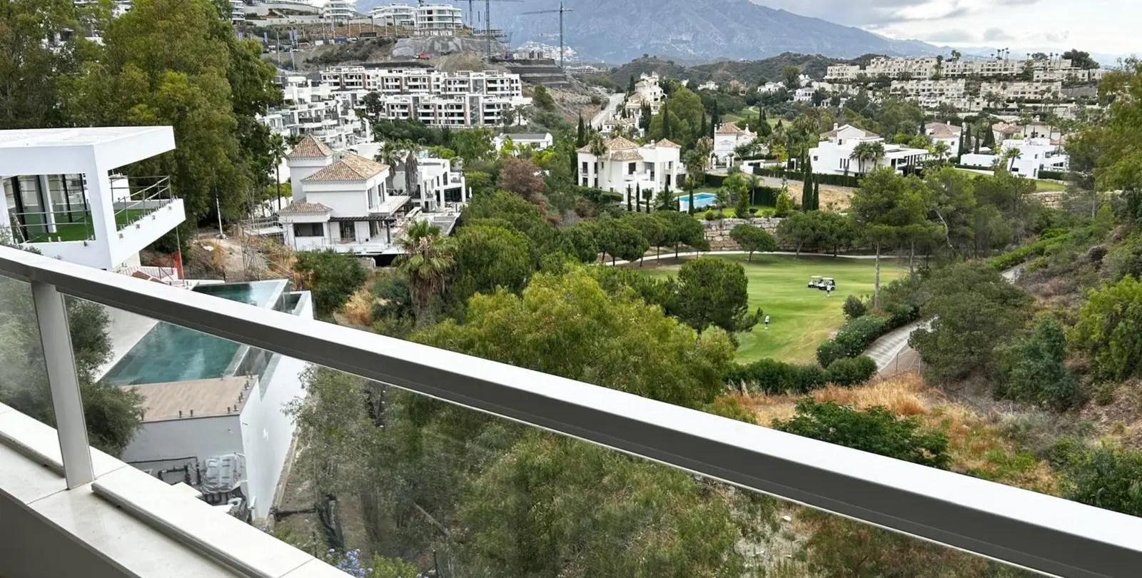 Sale of middle floor apartment in La Quinta 6