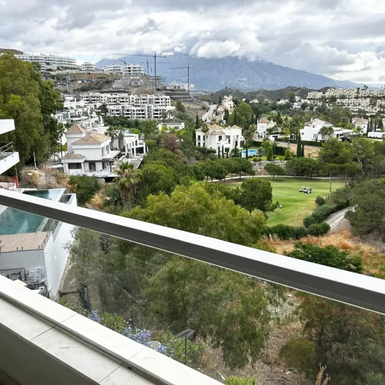 Sale of middle floor apartment in La Quinta