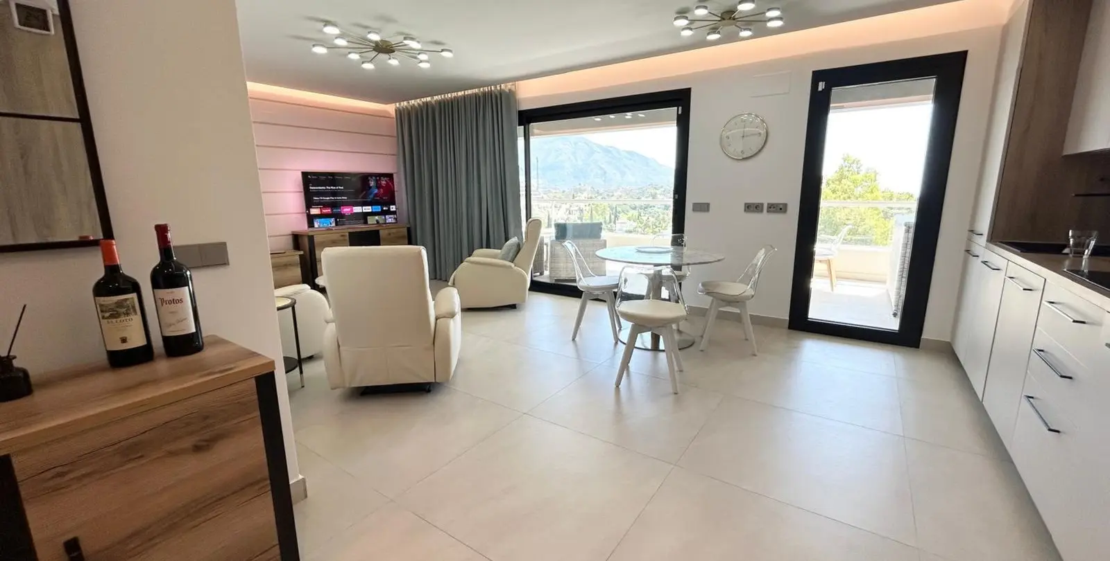 Sale of middle floor apartment in La Quinta 17