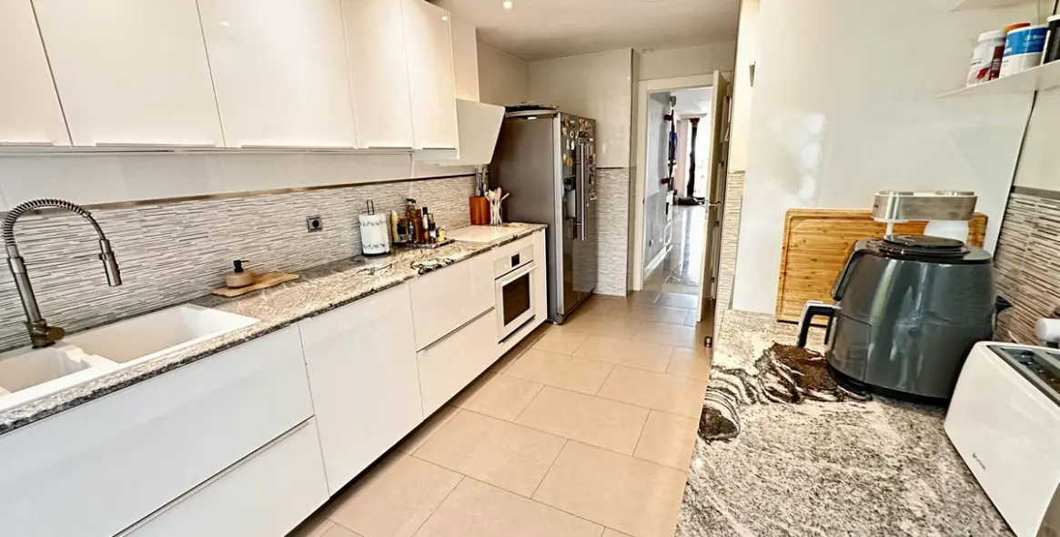 Sale of penthouse duplex in Benahavís (district Benahavís) 7