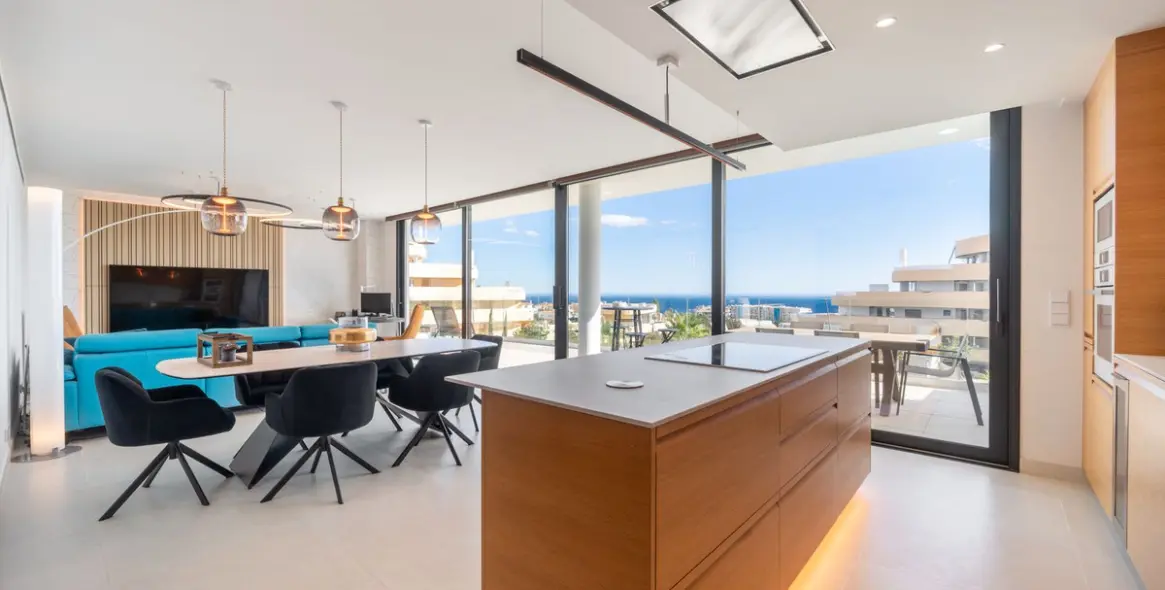 Venta de apartamento en planta media en Fuengirola 2