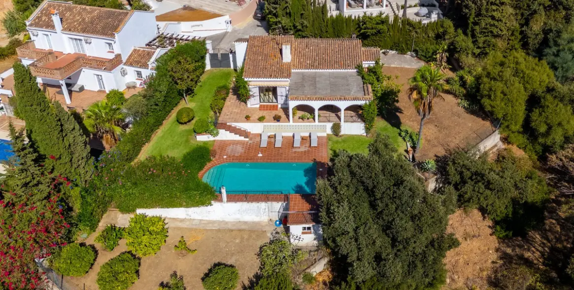 Продажа  отдельно стоящей виллы в Marbella East (район Elviria) 2