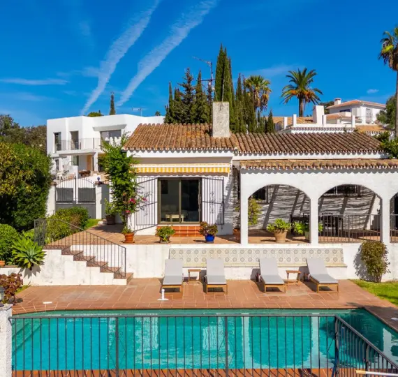 Oтдельно стоящая вилла R5198512