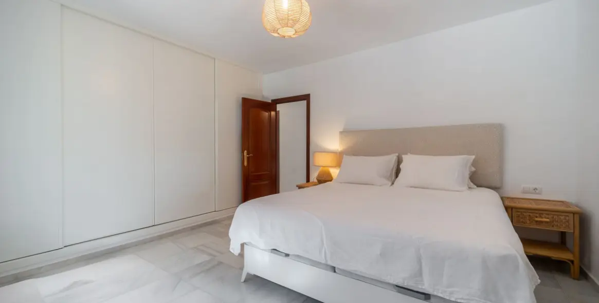 Продажа  отдельно стоящей виллы в Marbella East (район Elviria) 10