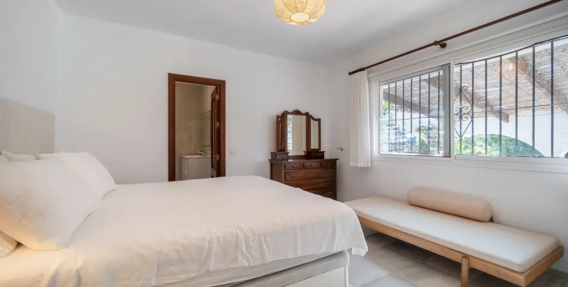 Продажа  отдельно стоящей виллы в Marbella East (район Elviria) 11