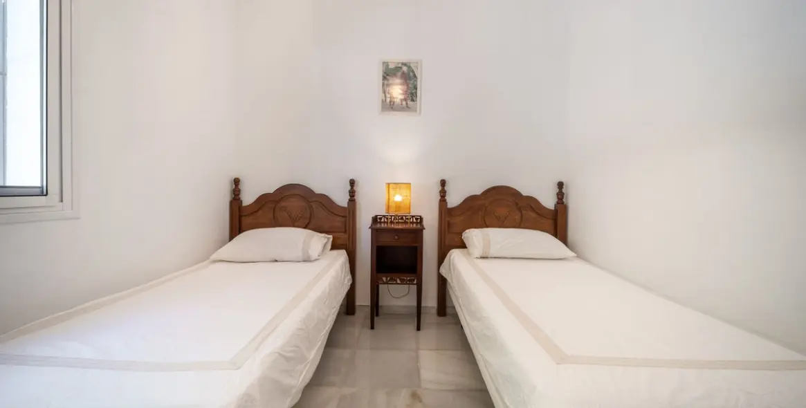 Продажа  отдельно стоящей виллы в Marbella East (район Elviria) 16