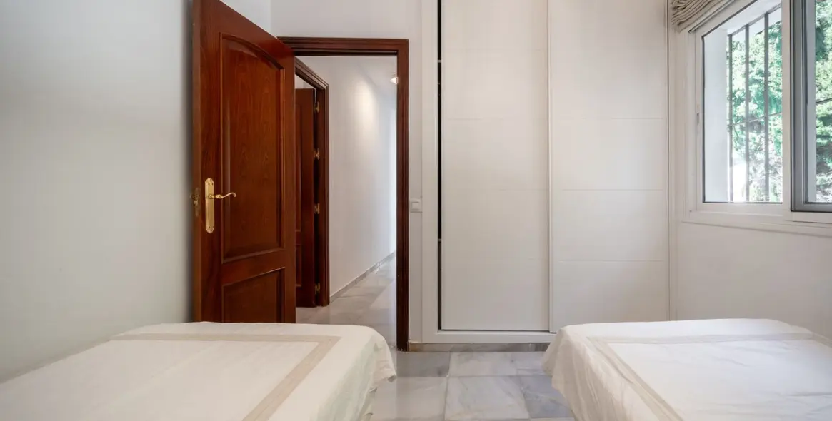 Продажа  отдельно стоящей виллы в Marbella East (район Elviria) 17