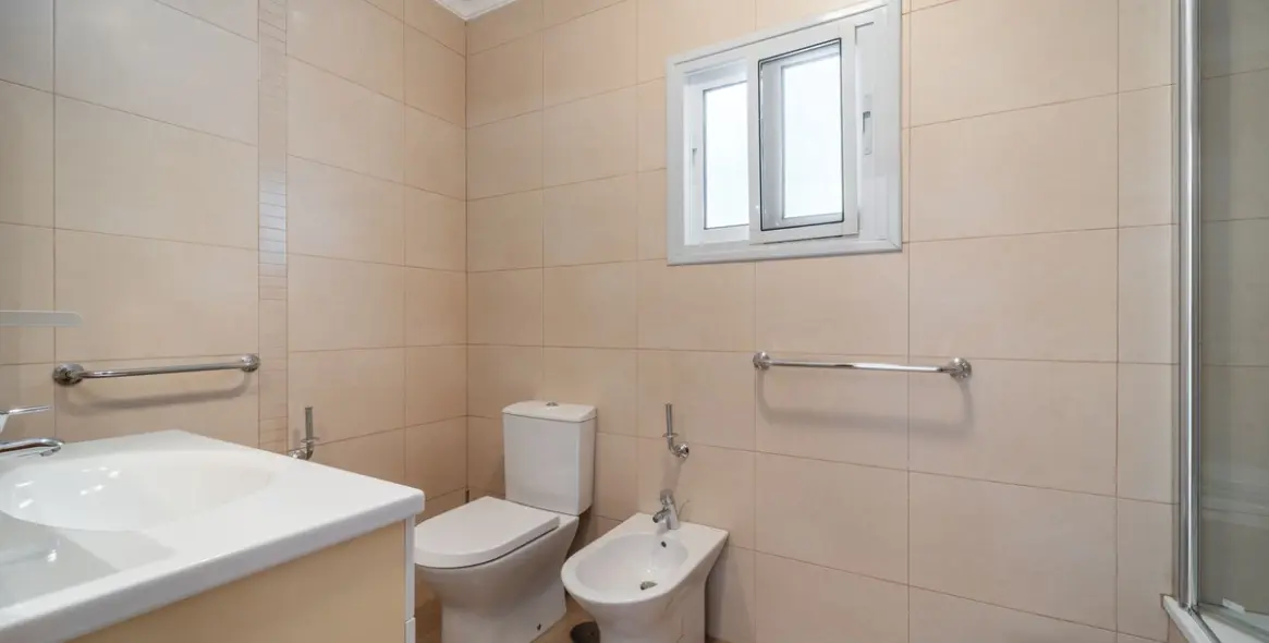 Продажа  отдельно стоящей виллы в Marbella East (район Elviria) 18