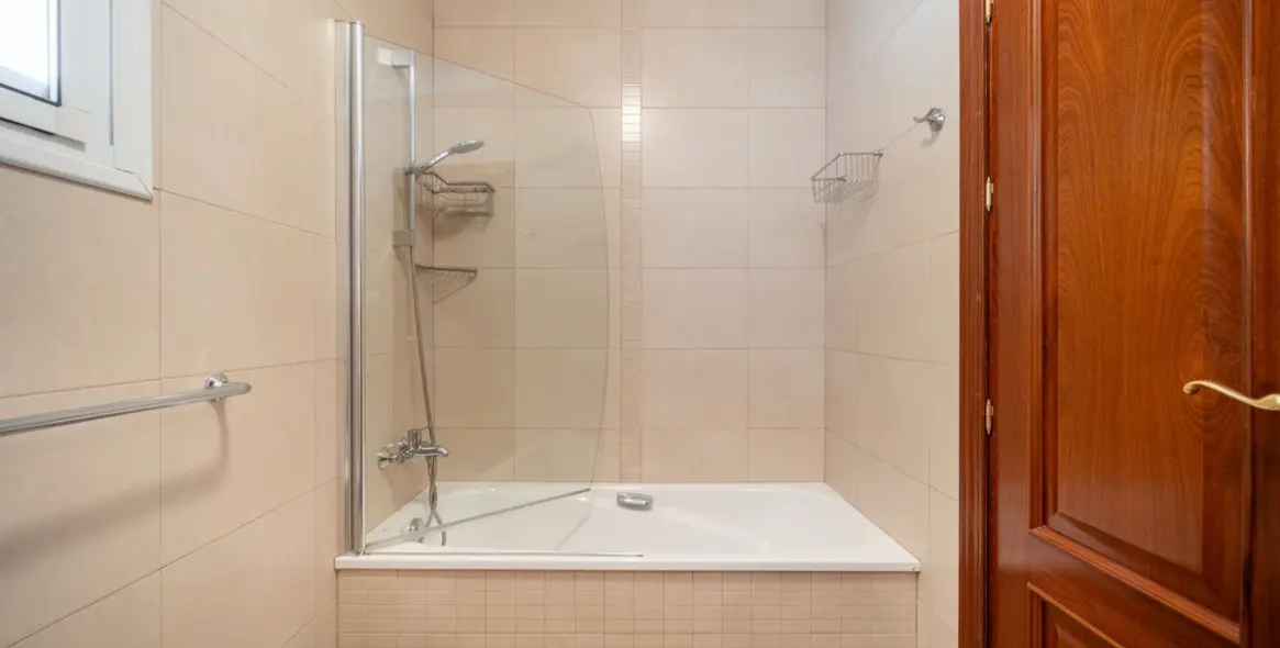 Продажа  отдельно стоящей виллы в Marbella East (район Elviria) 19