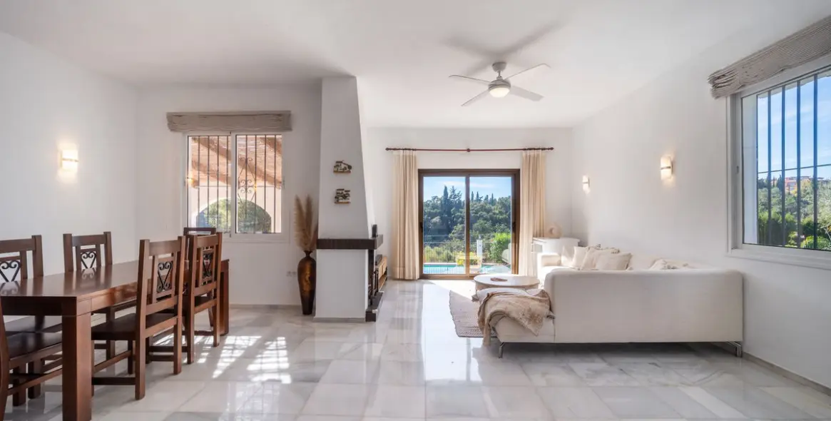 Продажа  отдельно стоящей виллы в Marbella East (район Elviria) 20