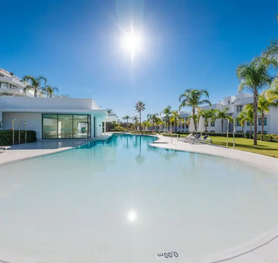 Продажа апартаментов на среднем этаже в Estepona