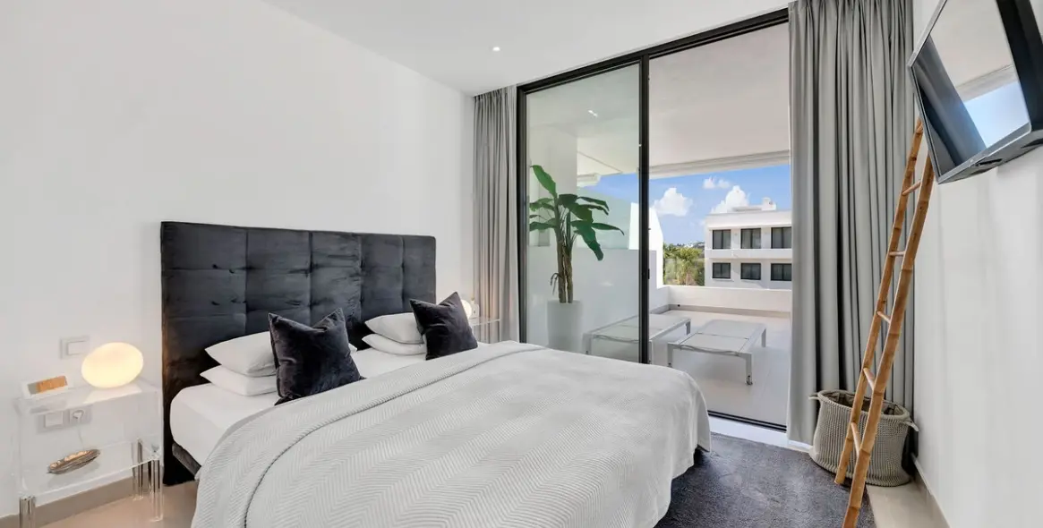 Продажа апартаментов на среднем этаже в Estepona 9