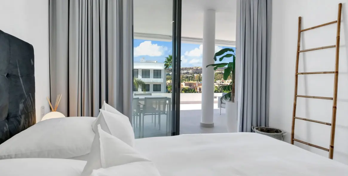 Продажа апартаментов на среднем этаже в Estepona 10