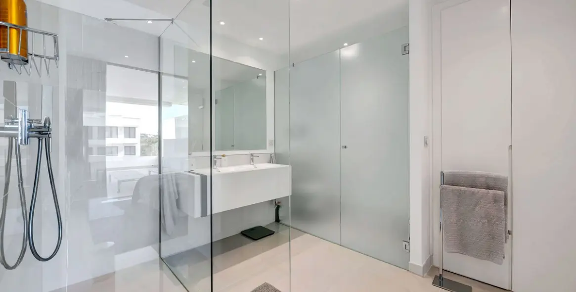 Продажа апартаментов на среднем этаже в Estepona 14