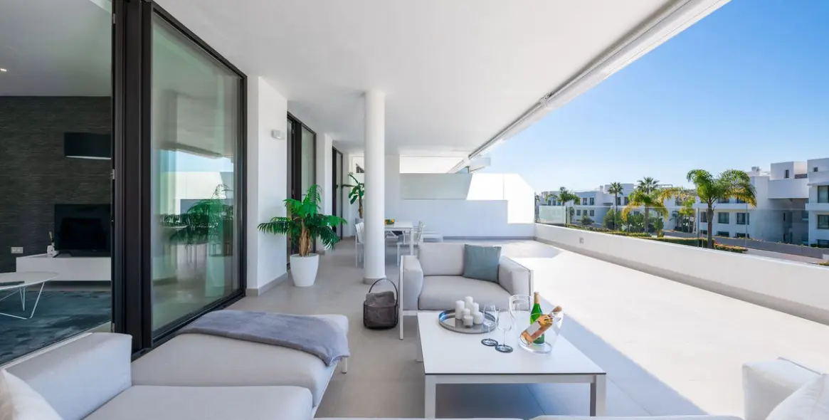 Sale of middle floor apartment in Estepona 5
