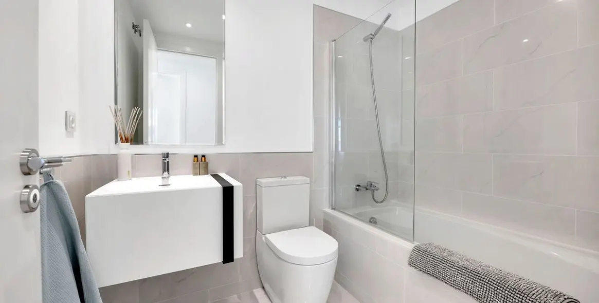 Sale of middle floor apartment in Estepona 17