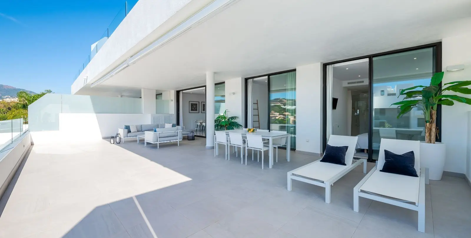 Продажа апартаментов на среднем этаже в Estepona 1