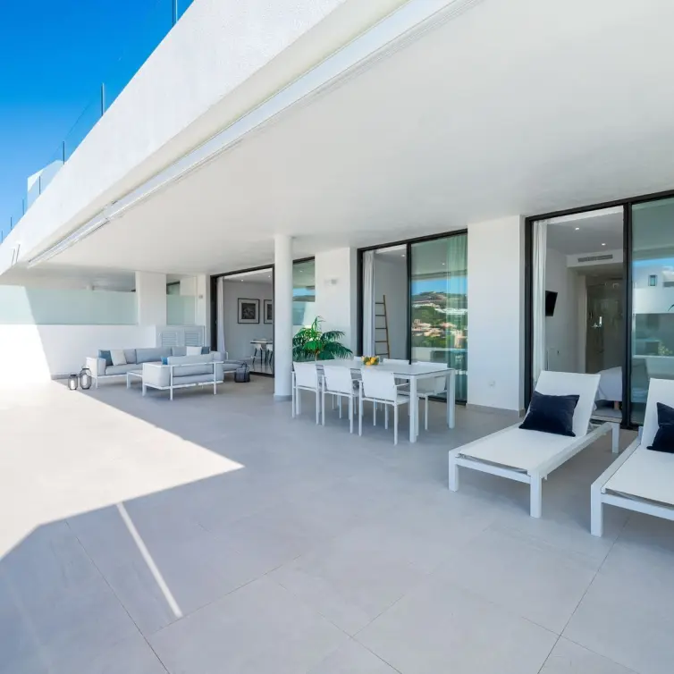 Продажа апартаментов на среднем этаже в Estepona