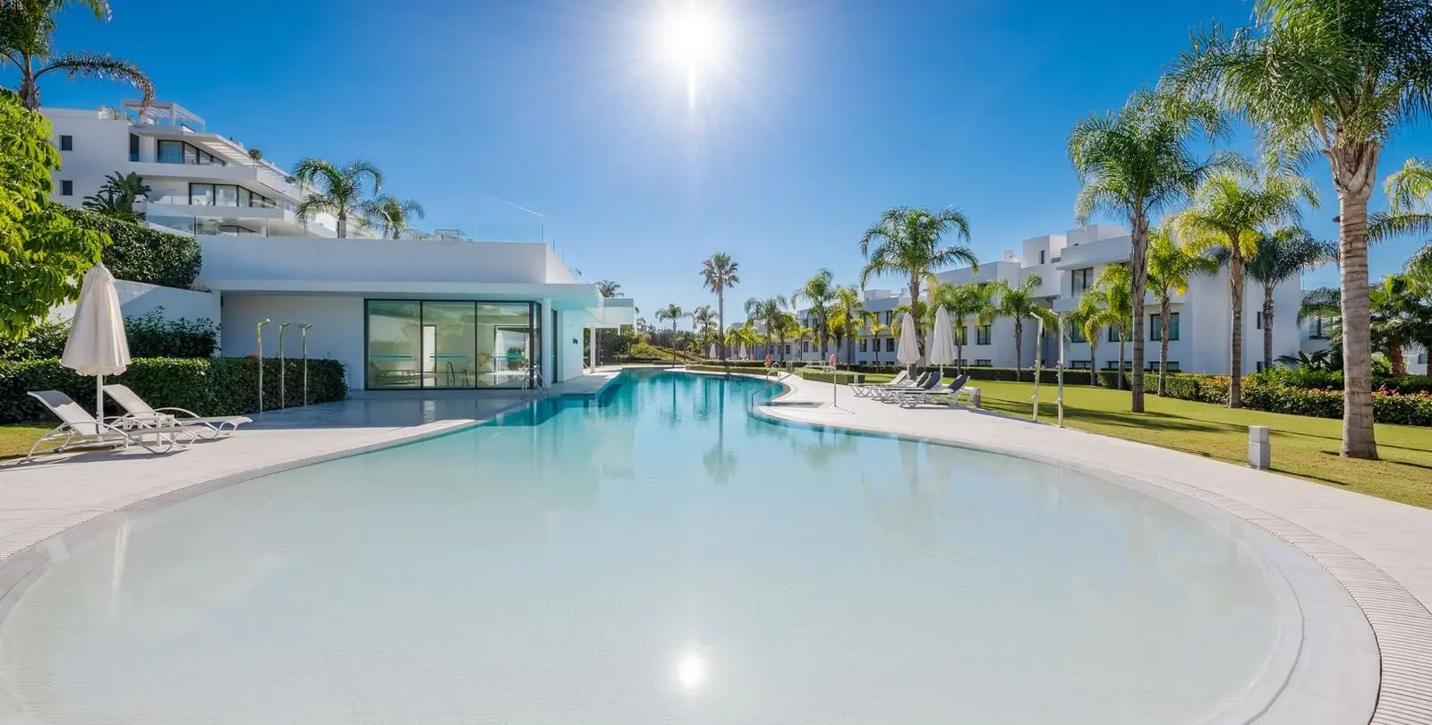 Продажа апартаментов на среднем этаже в Estepona 3