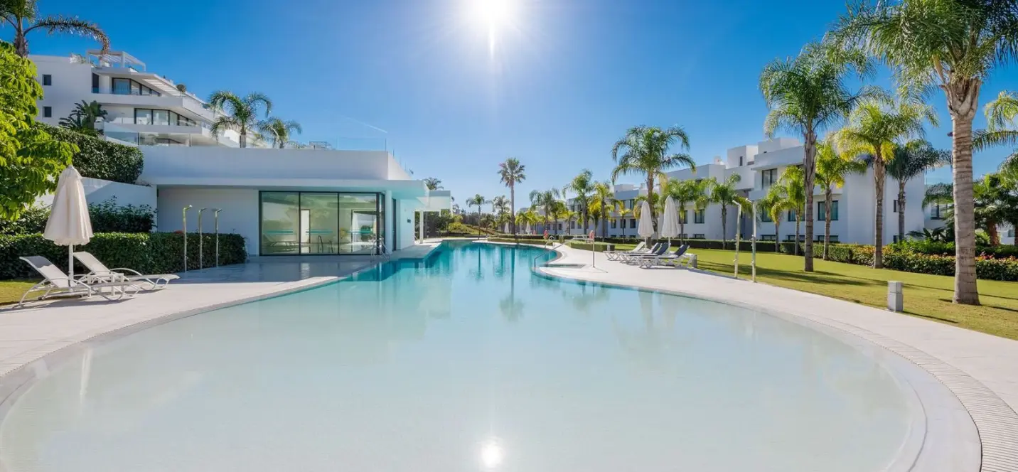 Продажа апартаментов на среднем этаже в Estepona 2
