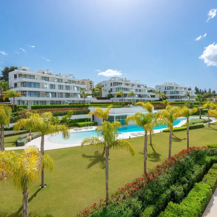 Продажа апартаментов на среднем этаже в Estepona