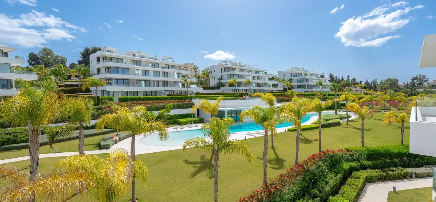 Продажа апартаментов на среднем этаже в Estepona 3